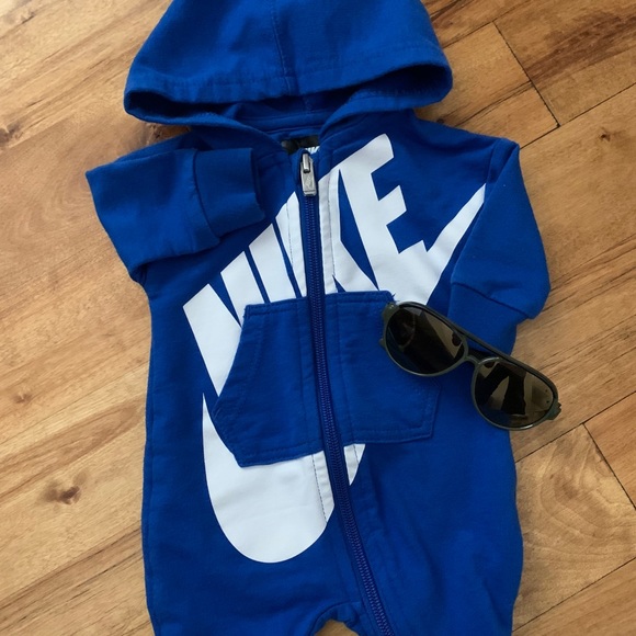Nike hooded jumper (NB) - Picture 1 of 4